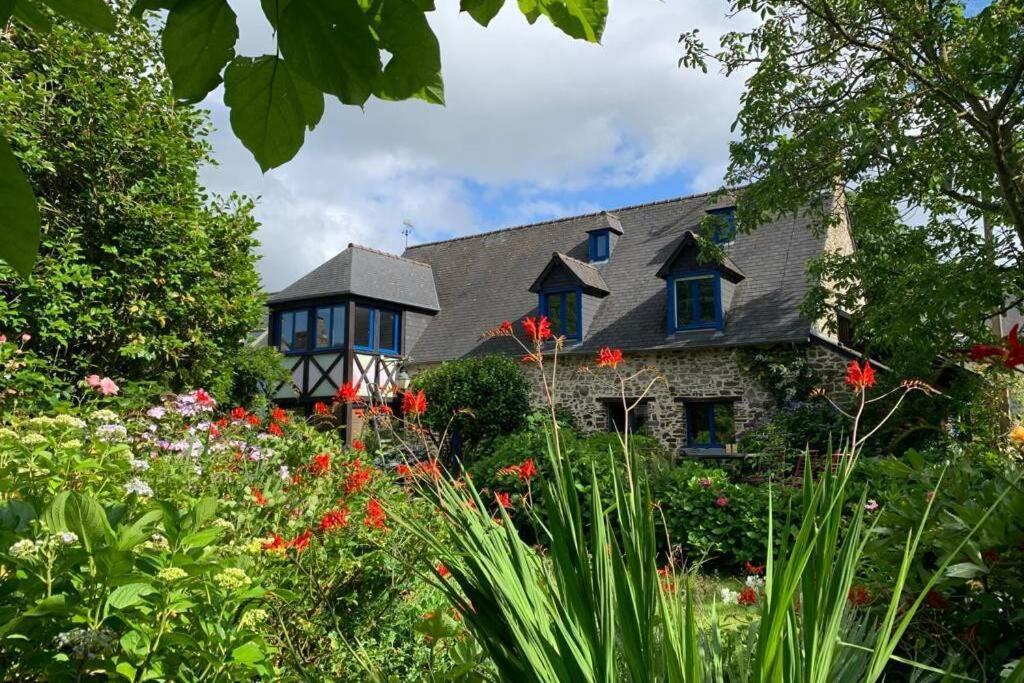 Maison En Pierre Dans Son Nid De Verdure Roz-Landrieux المظهر الخارجي الصورة