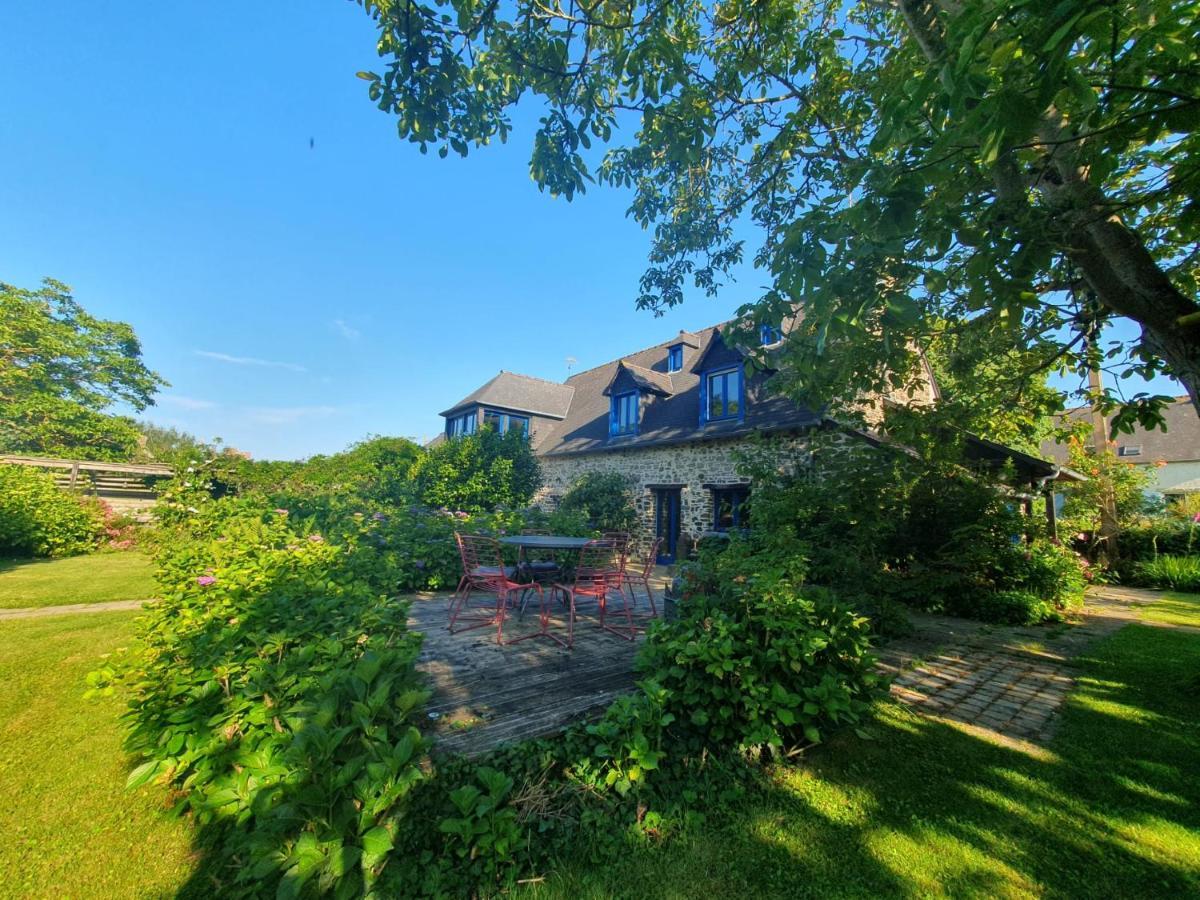 Maison En Pierre Dans Son Nid De Verdure Roz-Landrieux المظهر الخارجي الصورة