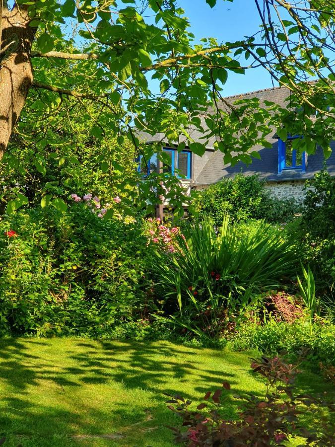 Maison En Pierre Dans Son Nid De Verdure Roz-Landrieux المظهر الخارجي الصورة