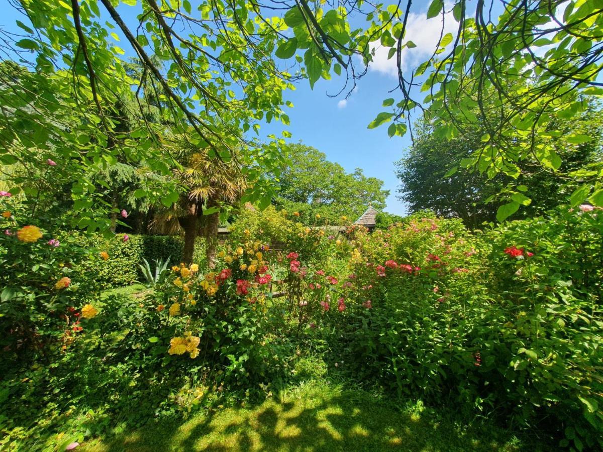 Maison En Pierre Dans Son Nid De Verdure Roz-Landrieux المظهر الخارجي الصورة